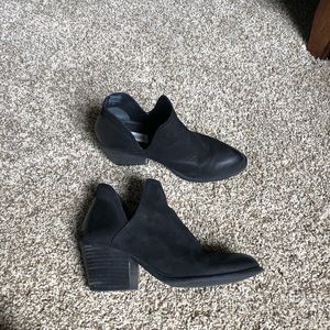 Steve Madden’s black ankle booties